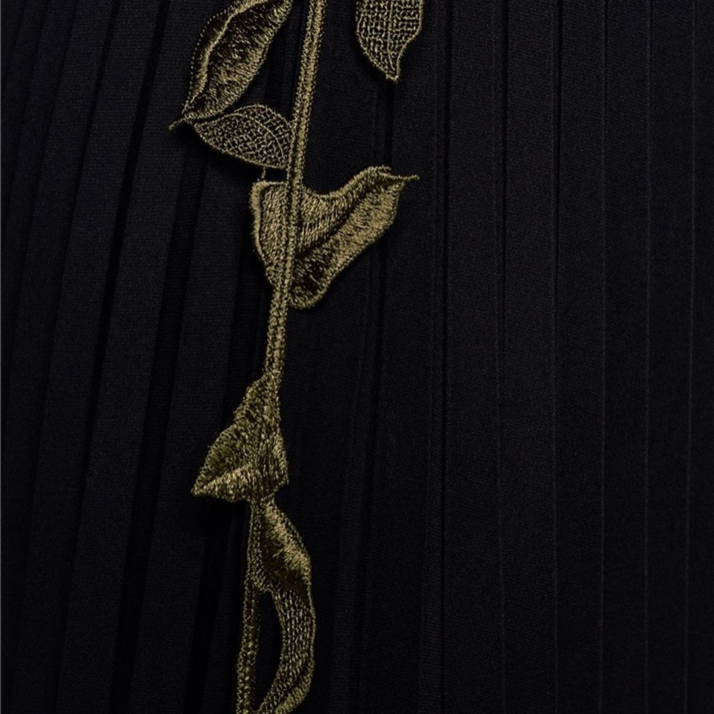 CHRISTOPHER KANE AW16 Embroidered Pleated Floral Skirt 8 - Picture 5 of 14